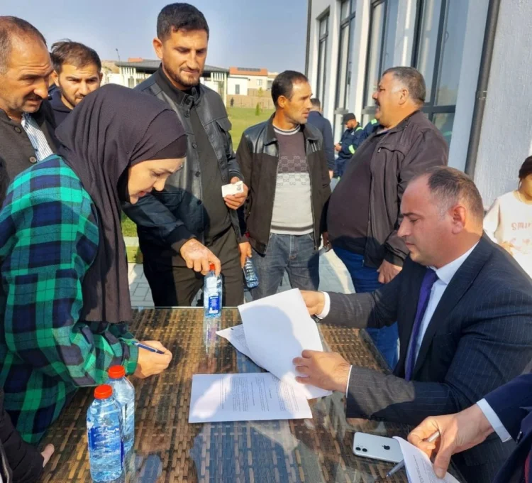 Növbəti köç karvanı Horovlu kəndinə çatıb