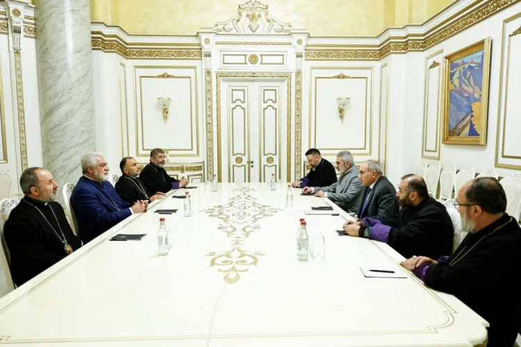 Paşinyan keşişlərlə görüşüb VİDEO / YENİLƏNİB