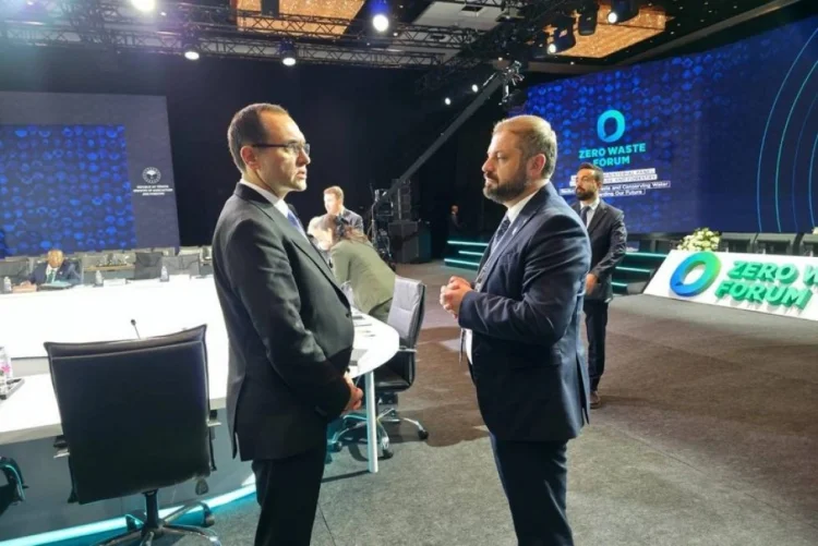 Erməni nazir Azərbaycanın kənd təsərrüfatı nazirilə görüşüb