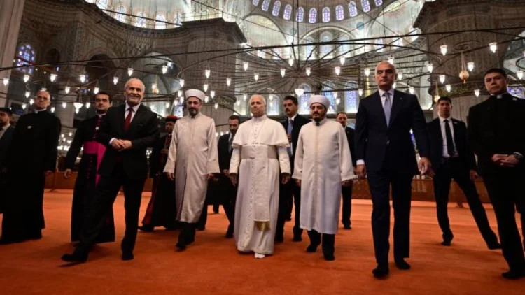 Roma Papası Sultanahmet məscidini ziyarət edib