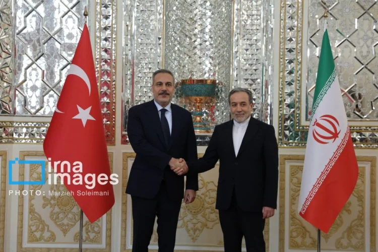 Türkiyə və İran XİN başçıları arasında görüş olub