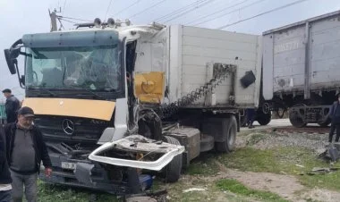 Şabranda qatar evakuatorla toqquşub