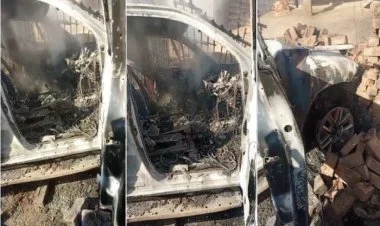 Pakistanda avtomobil atəşə tutulub, 4 nəfər ölüb