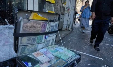 İran valyutası dollara qarşı yeni rekord vurdu