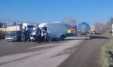 Qubada yük avtomobili avtobusla toqquşub, ölən var