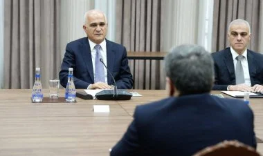 Şahin Mustafayev Abbas Əraqçi ilə görüşüb