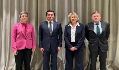 Hikmət Hacıyev Benilüks ölkələri XİN nümayəndələrilə görüşüb