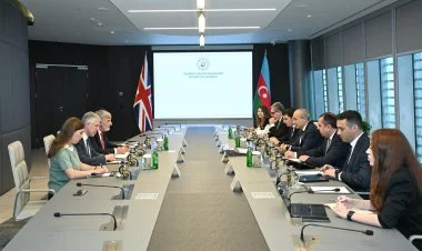 Mikayıl Cabbarov Britaniyanın ticarət elçisi ilə görüşüb