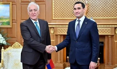 Türkmənistan və Ermənistan prezidentləri görüşüblər