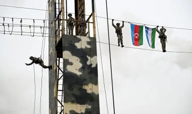 Z.Həsənov və Özbəkistan hərbçiləri komando hərbi hissəsində