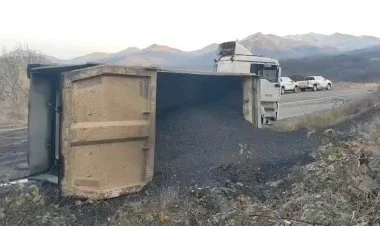 Laçın-Şuşa yolunda yük maşını aşıb FOTO