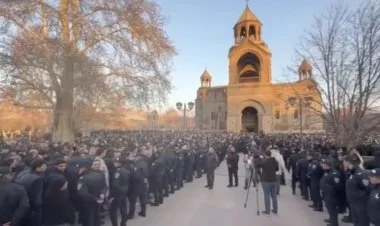 Eçmiədzində ermənilər iki hissəyə parçalanıblar FOTO