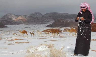 Səudiyyə Ərəbistanı səhrasında qar yağıb FOTO