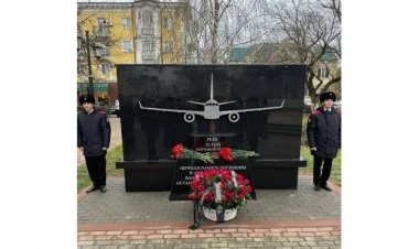 AZAL təyyarəsinə Qroznıda memorial plitə ucaldılıb