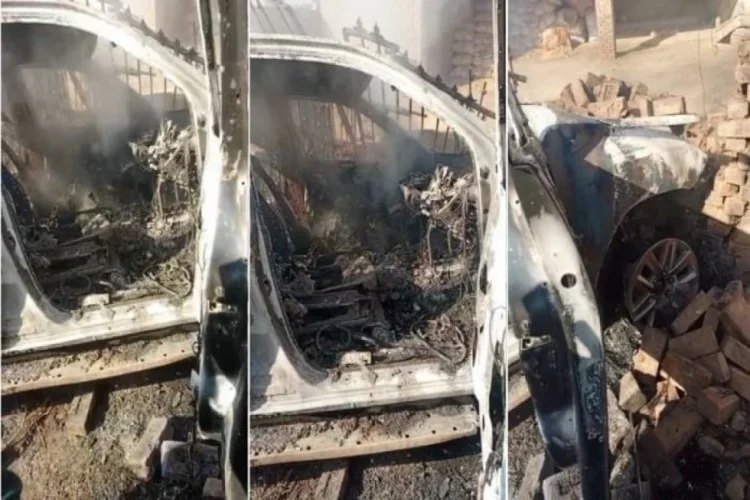 Pakistanda avtomobil atəşə tutulub, 4 nəfər ölüb