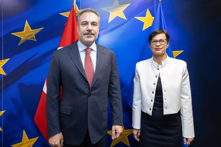 Aİ məmurları Fidanla İrəvan-Bakı sülh sazişini müzakirə edib