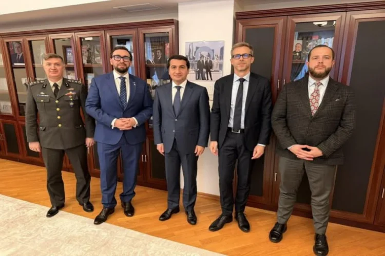 Hikmət Hacıyev NATO-nun nümayəndəsi ilə görüşüb