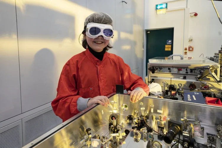 15 yaşlı Loran Simons kvant fizikası üzrə doktor oldu