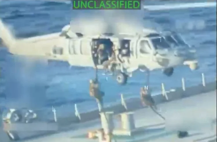 ABŞ xüsusi təyinatlıları Venesuela tankerinə basqın ediblər