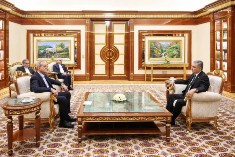 İran və Türkmənistan liderləri Aşqabadda görüşüblər