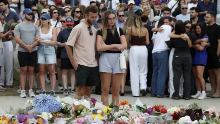 Sidney çimərliyində ata və oğul atəş açıb, 15  ölü