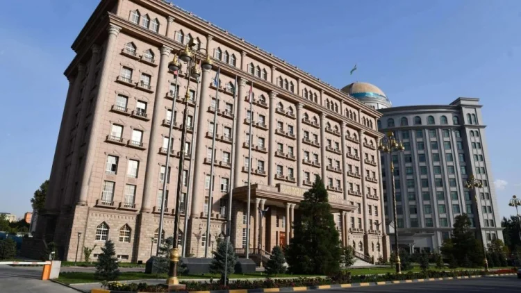 Tacikistan Rusiyaya nota verib