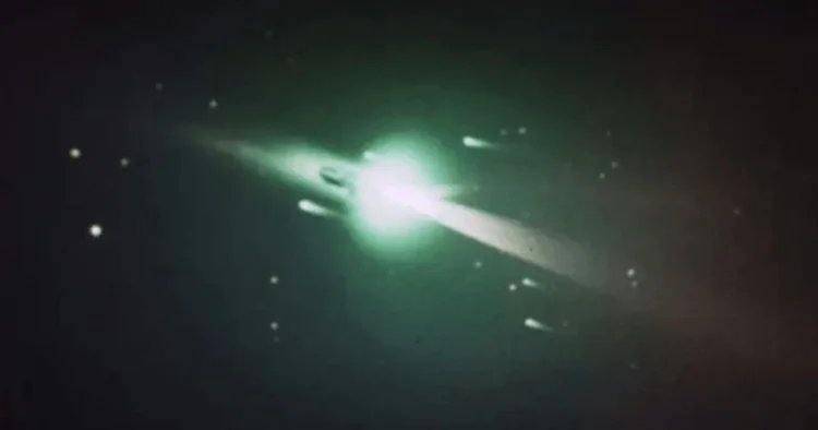 "Yadplanetlilərin" kosmik gəmisi rəngini qızılıya dəyişib