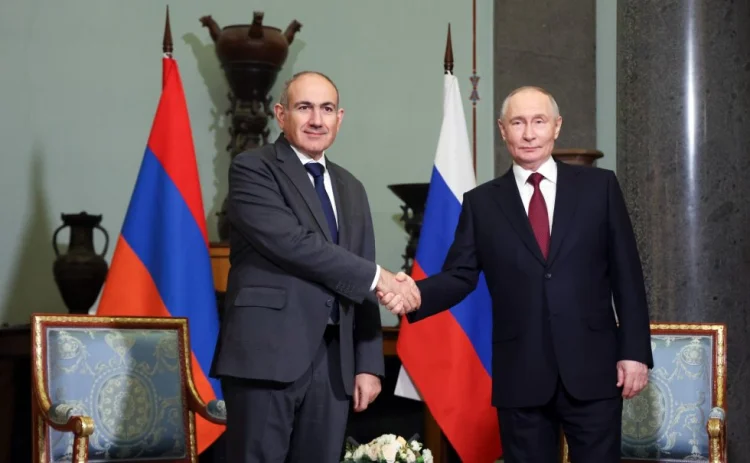 Putin Sankt-Peterburqda Paşinyanı qəbul edib FOTO