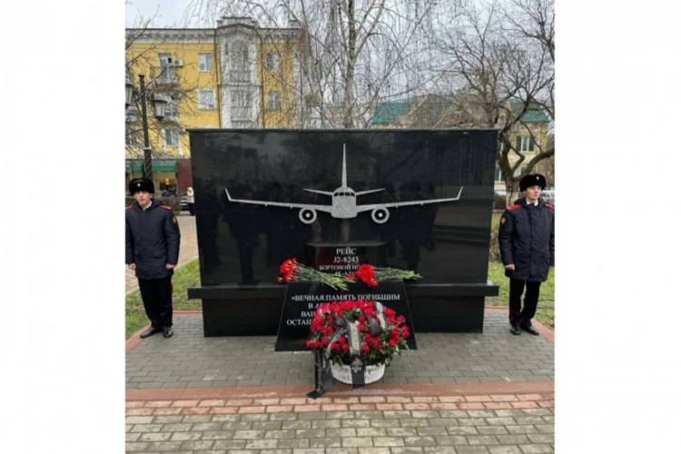 AZAL təyyarəsinə Qroznıda memorial plitə ucaldılıb