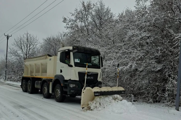 Ağdərədə yollar xüsusi texnikalarla təmizlənir FOTO