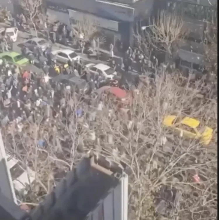 Tehran bazarlarında eyni vaxtda etiraz aksiyaları keçirilir