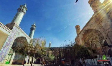 Həmədanda etirazçılar Qurani Kərimi yandırıblar