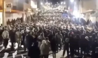 İranda polislər etirazçıların tərəfinə keçirlər FOTO