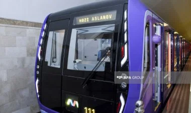 “Nərimanov” stansiyasında sərnişin qatar relsinə düşüb