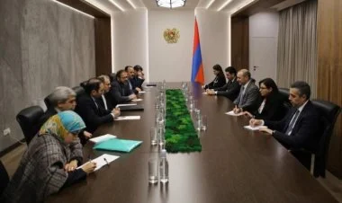 İran Ermənistanla siyasi məsləhətləşmələr aparır