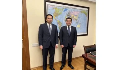 Hikmət Hacıyev Qazaxıstan səfiri ilə görüşüb