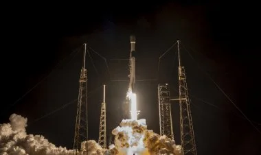 "SpaceX" 29 ədəd "Starlink" mini peykini orbitə çıxarıb