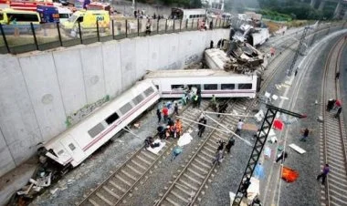 İspaniyada iki sürət qatarı relsdən çıxıb, 39 nəfər ölüb