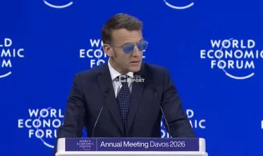 Makron Davosda günəş eynəyində çıxış etdi