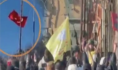 Mardin vilayətində bir qrup şəxs Türkiyə bayrağını endirib