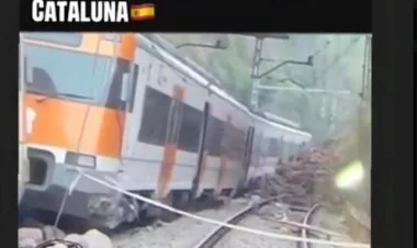 İspaniyada daha bir qatar relsdən çıxdı FOTO