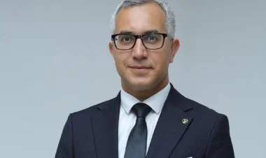 Təhsil eksperti Kamran Əsədov məhkəmə zalında həbs edilib