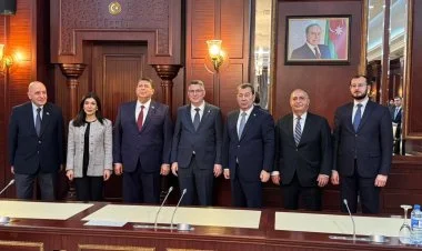 İsrailin xarici işlər naziri MM deputatları ilə görüşüb