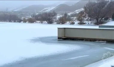 Arpaçay su anbarının səthi donub