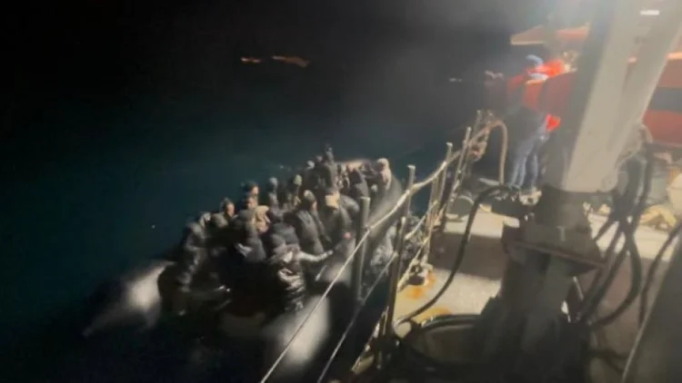 İzmir sahillərində 74 qanunsuz miqrant saxlanılıb