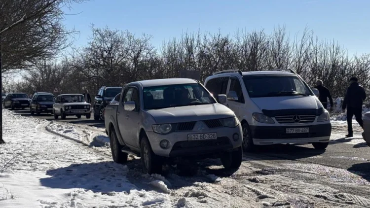 Ağsu dolaylarında nəqliyyatın hərəkəti tamamilə dayanıb