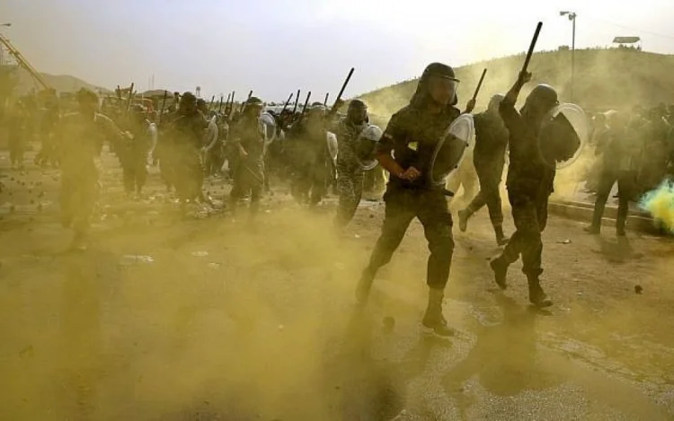 İranda mollalar 3 yeniyetməni öldürüb, min nəfər həbs edilib