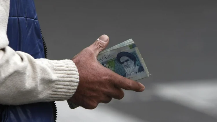 İran etirazları sakitləşdirmək üçün sakinlərə 7$ vəd edir