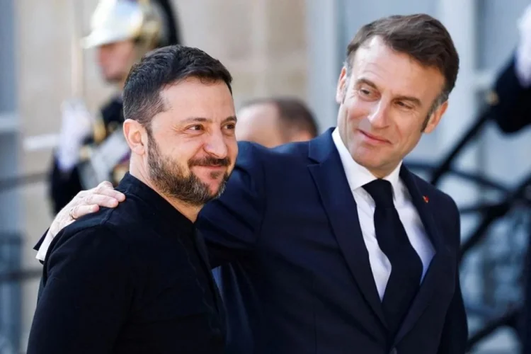 Ukrayna Prezidenti Volodimir Zelenski Fransaya gedib FOTO