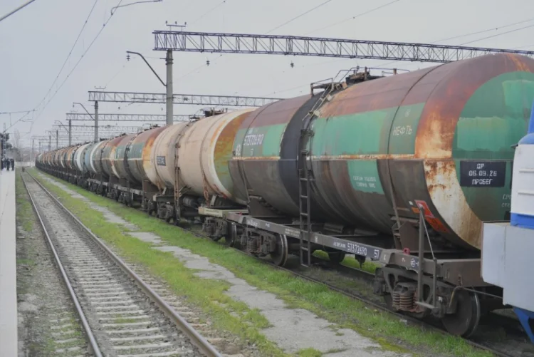 Azərbaycandan Ermənistana 48 vaqon neft məhsulu göndərilib